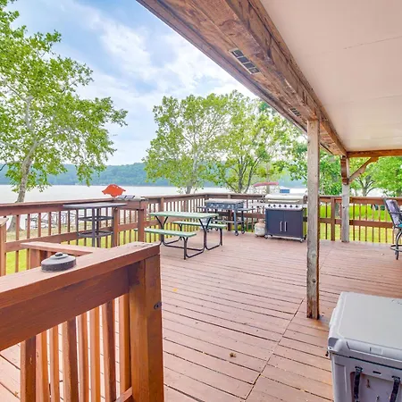 Lakefront Cabin In Jay With Deck, Views And Boat Ramp!